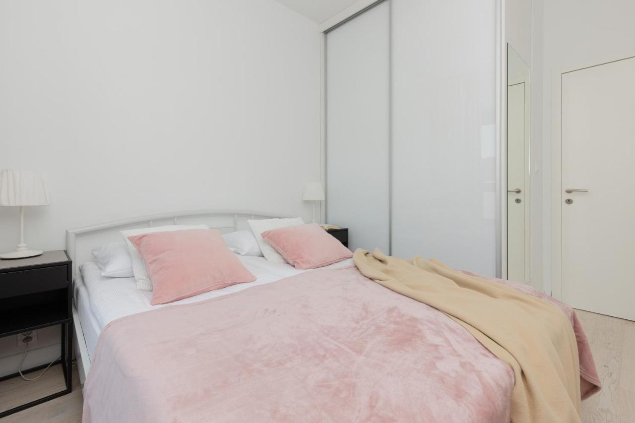 Sarmacka Apartment With Balcony Warsaw Wilanow By Noclegi Renters Екстериор снимка